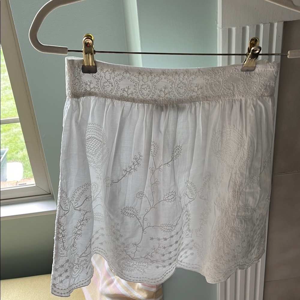 Zara, NWOT cotton skirt, with embroidery design.